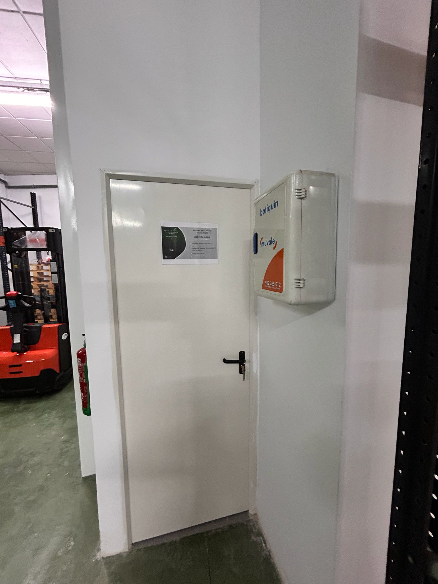 REFURBISHED INDUSTRIAL WAREHOUSE. DOUBLE ACCESS AND HEALTH LICENSE