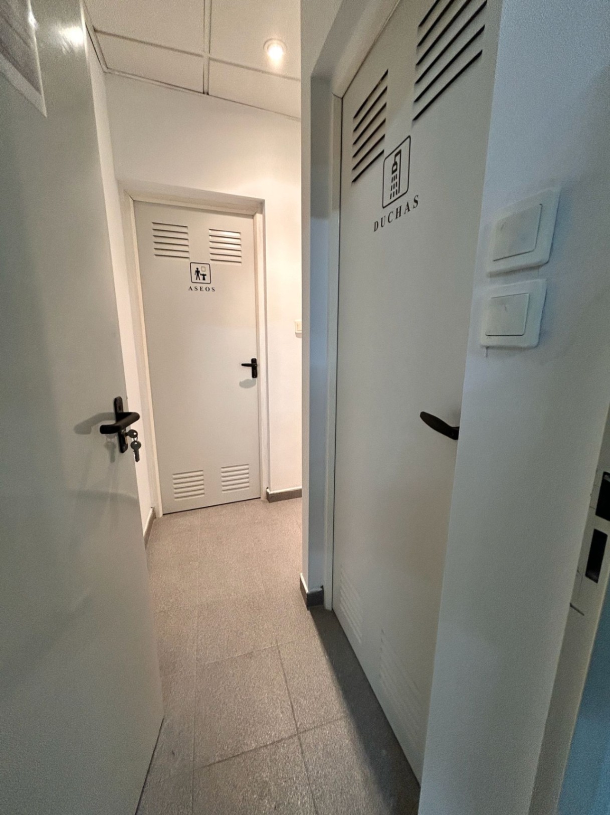 REFURBISHED INDUSTRIAL WAREHOUSE. DOUBLE ACCESS AND HEALTH LICENSE