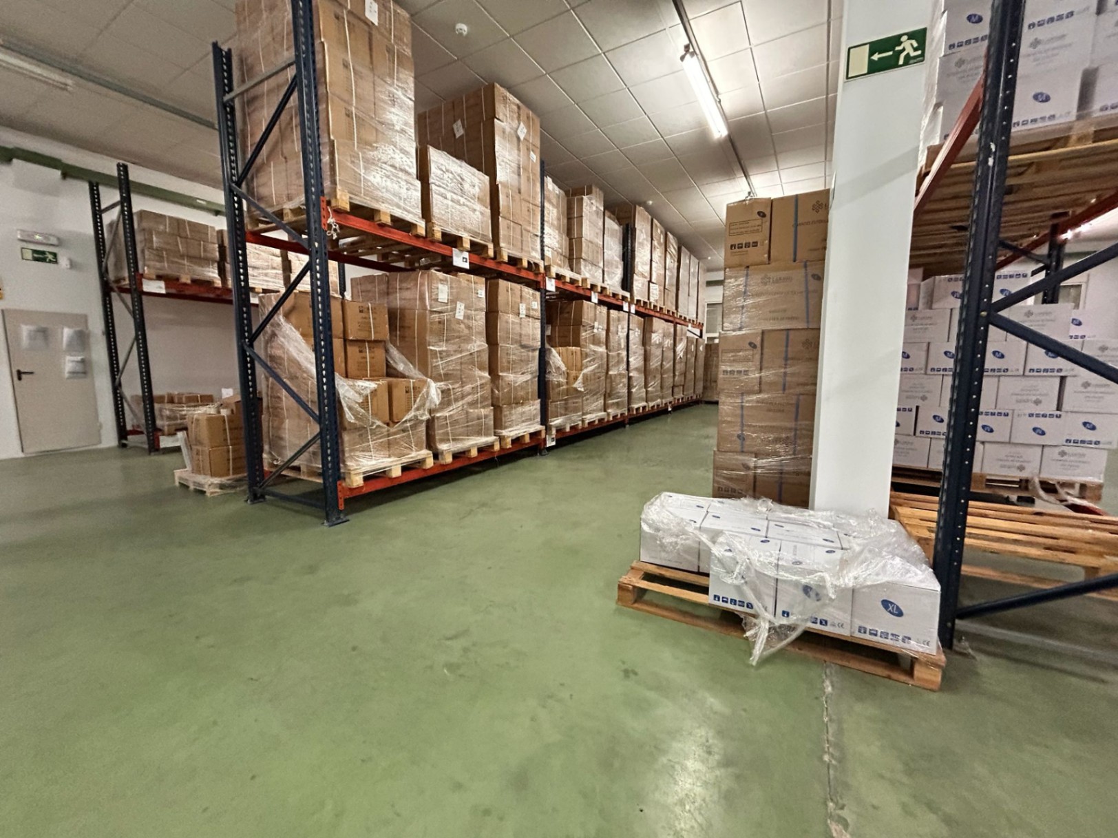 REFURBISHED INDUSTRIAL WAREHOUSE. DOUBLE ACCESS AND HEALTH LICENSE