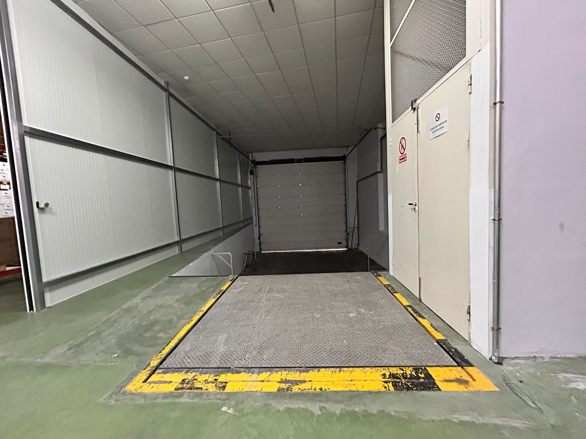 REFURBISHED INDUSTRIAL WAREHOUSE. DOUBLE ACCESS AND HEALTH LICENSE