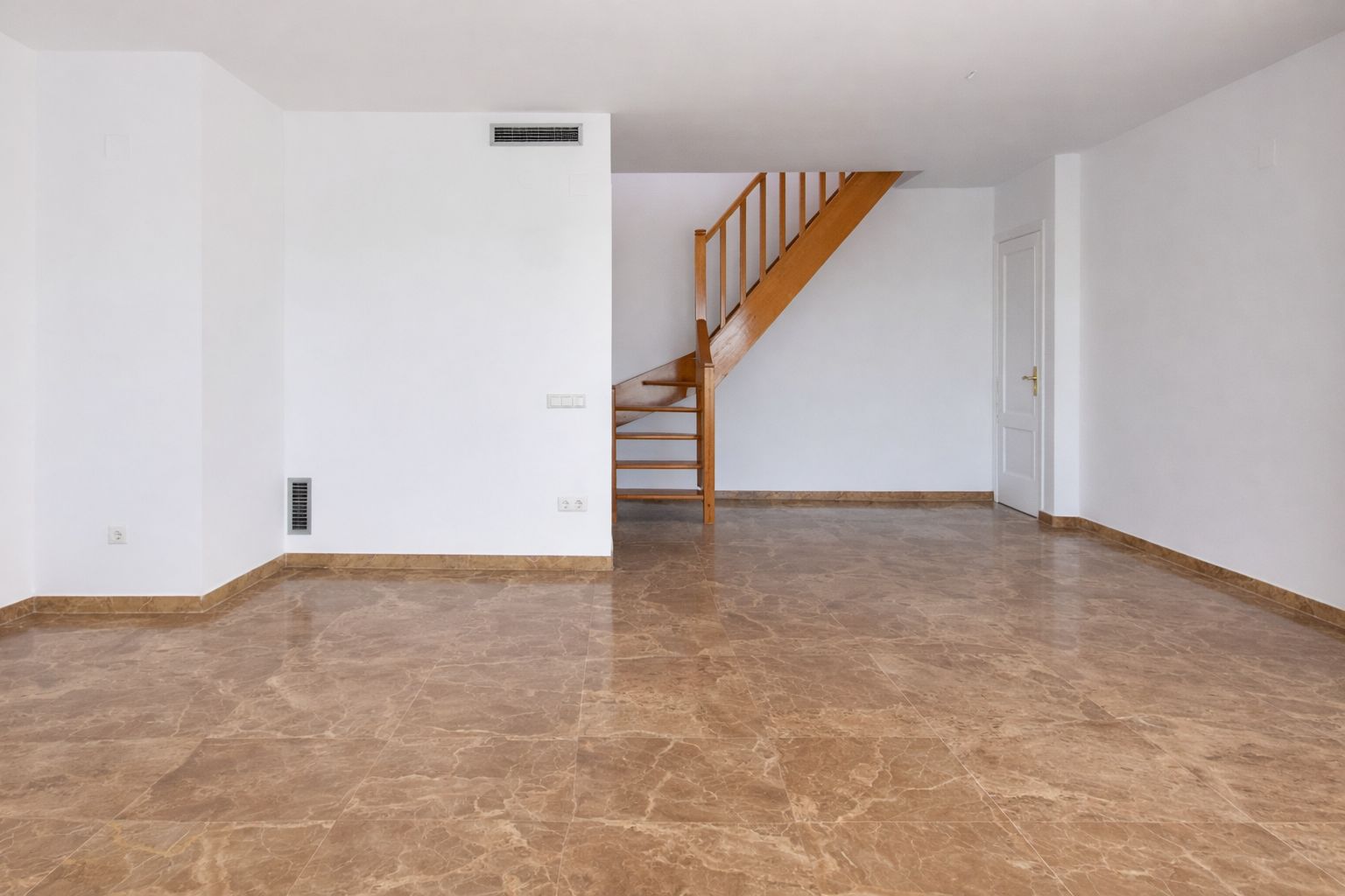 ATTICO DUPLEX IN VENDITA A GAVÀ MAR CON VISTA MARE