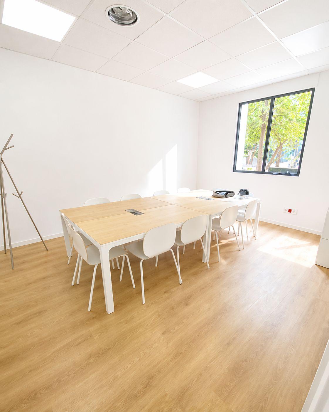 Charming commercial space for rent in Sant Antoni, Barcelona.