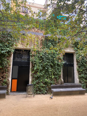 Charming commercial space for rent in Sant Antoni, Barcelona.