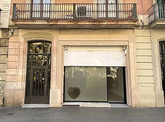 Charming commercial space for rent in Sant Antoni, Barcelona.