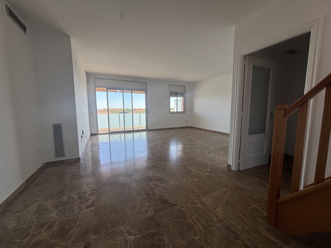 ATTICO DUPLEX IN VENDITA A GAVÀ MAR CON VISTA MARE