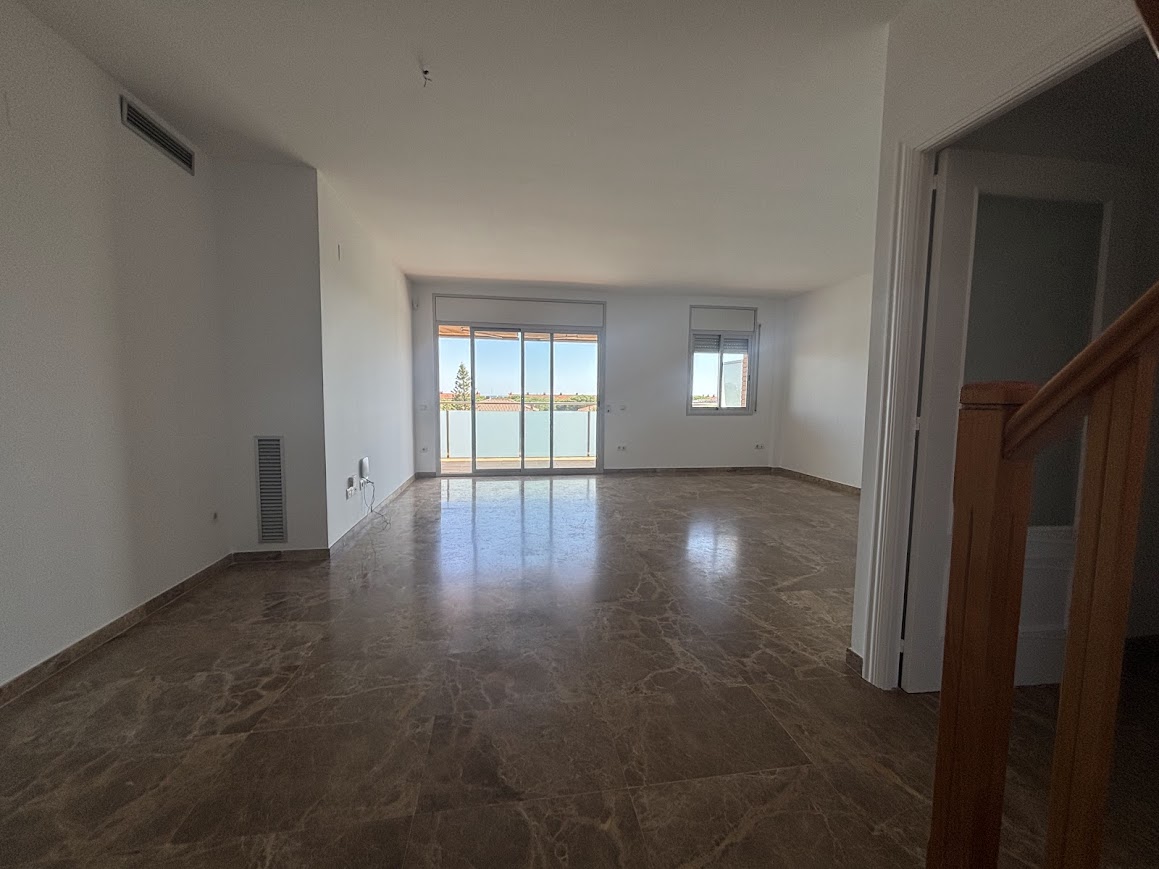ATTICO DUPLEX IN VENDITA A GAVÀ MAR CON VISTA MARE
