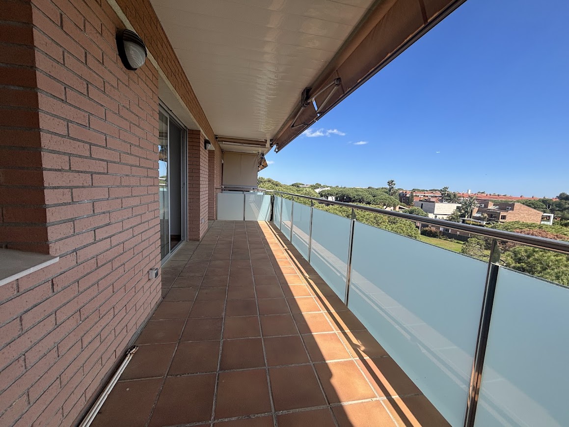 ATTICO DUPLEX IN VENDITA A GAVÀ MAR CON VISTA MARE