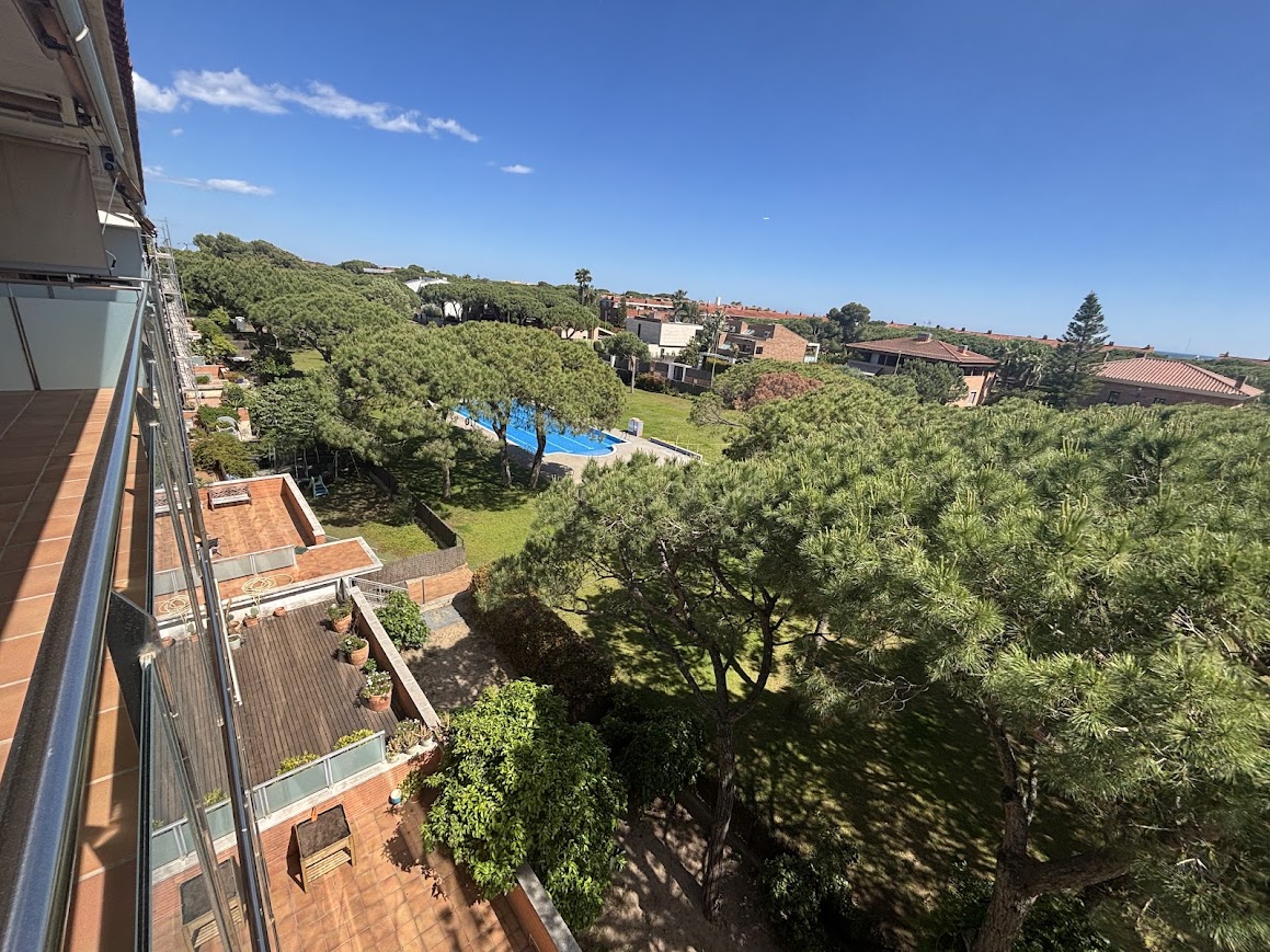 ATTICO DUPLEX IN VENDITA A GAVÀ MAR CON VISTA MARE