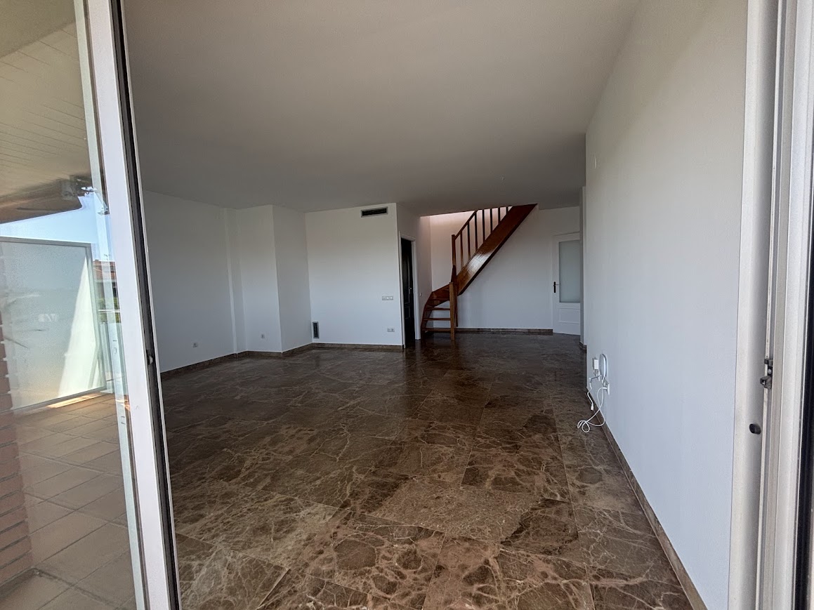 ATTICO DUPLEX IN VENDITA A GAVÀ MAR CON VISTA MARE