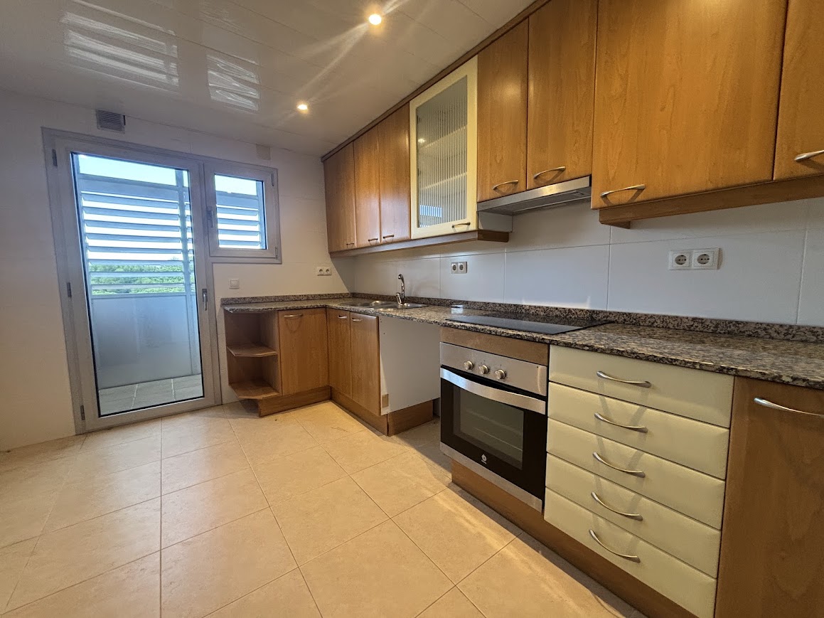 ATTICO DUPLEX IN VENDITA A GAVÀ MAR CON VISTA MARE