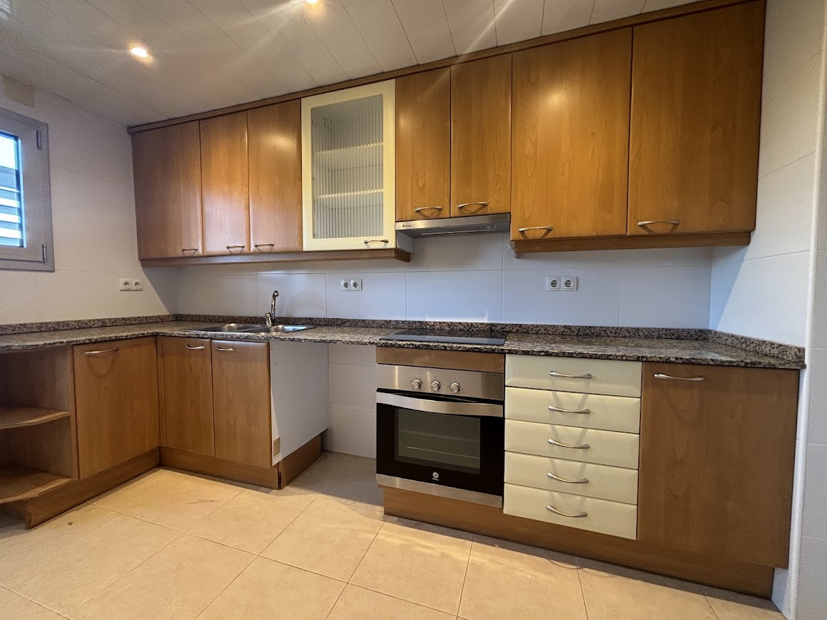ATTICO DUPLEX IN VENDITA A GAVÀ MAR CON VISTA MARE