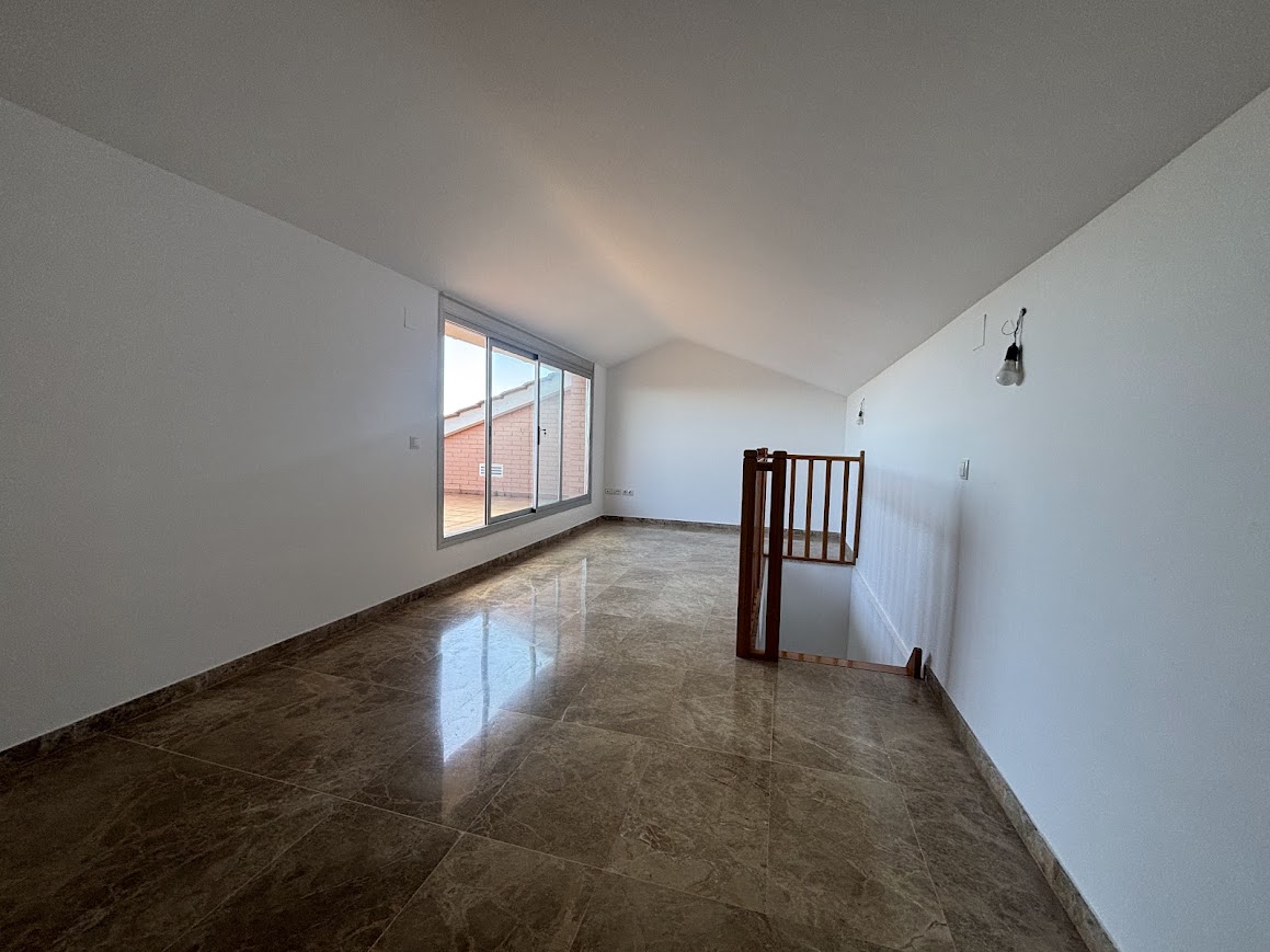 ATTICO DUPLEX IN VENDITA A GAVÀ MAR CON VISTA MARE