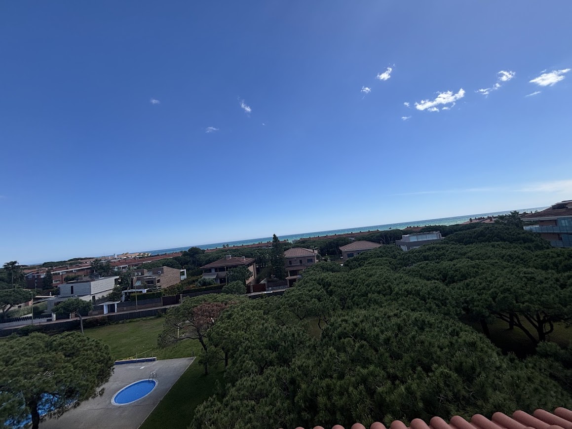 ATTICO DUPLEX IN VENDITA A GAVÀ MAR CON VISTA MARE