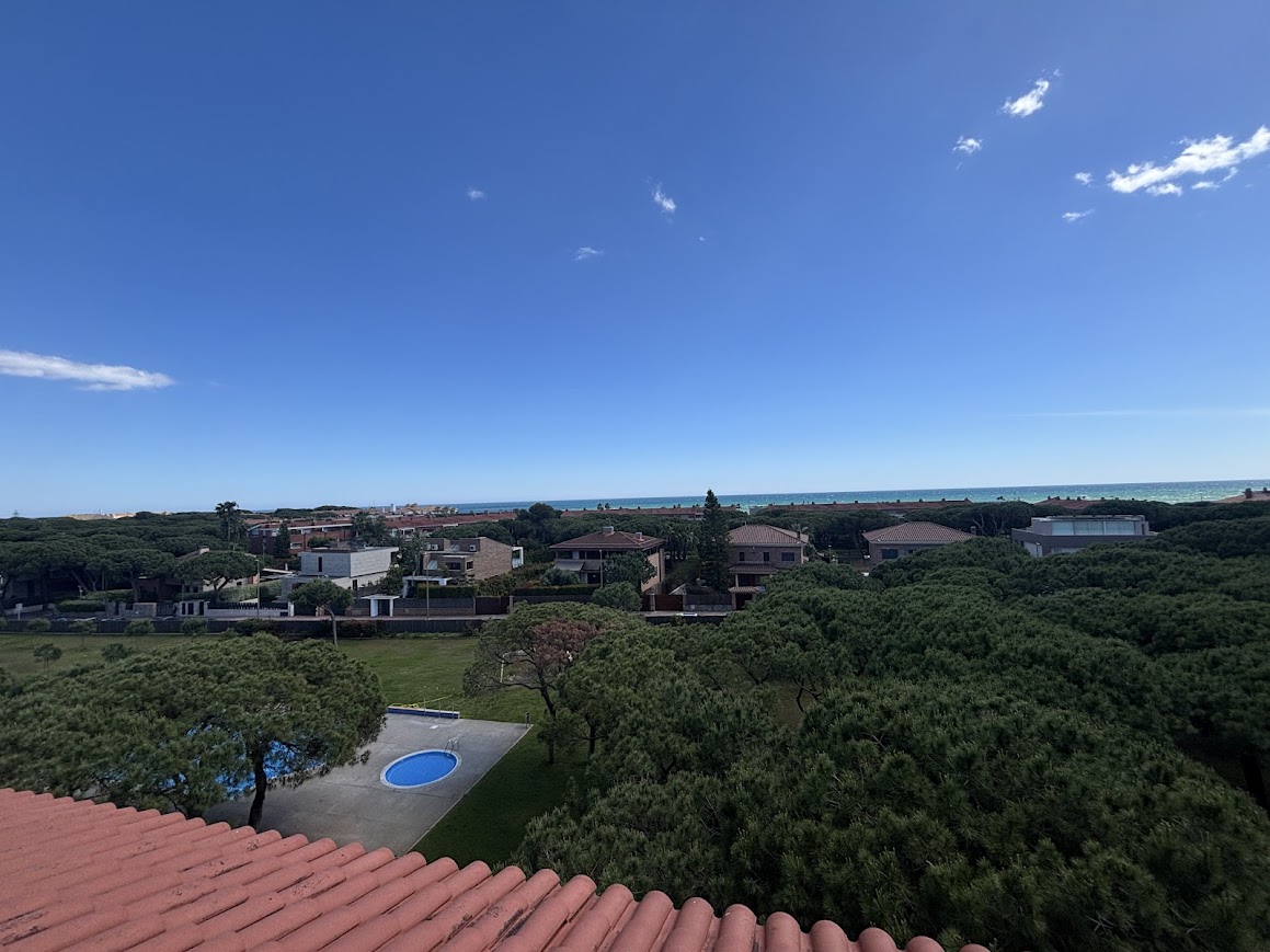 ATTICO DUPLEX IN VENDITA A GAVÀ MAR CON VISTA MARE