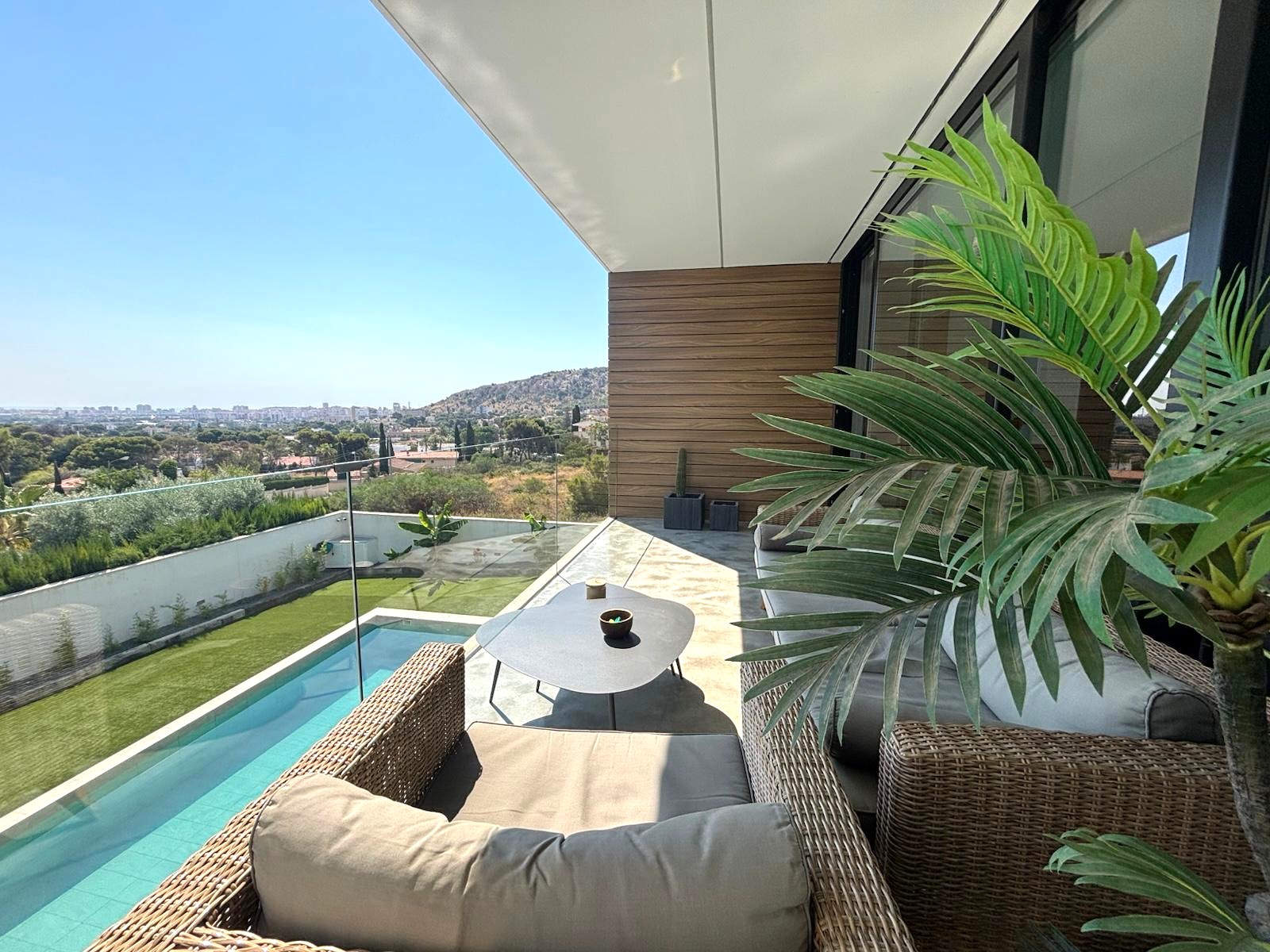 ELEGANTE VILLA EN VENTA EN ALICANTE