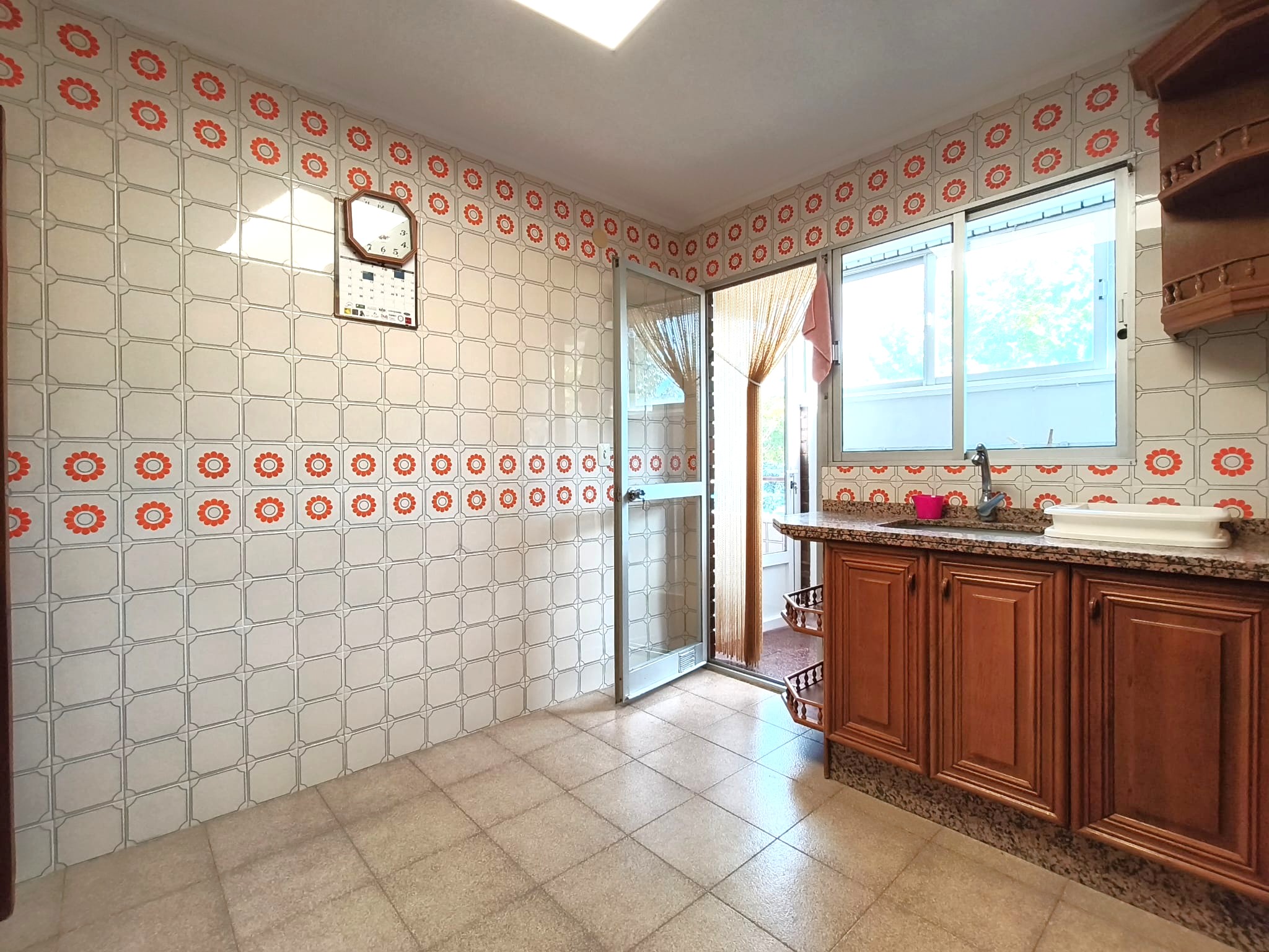 GROOT APPARTEMENT TE KOOP IN HET NOORDEN VAN ALCOY