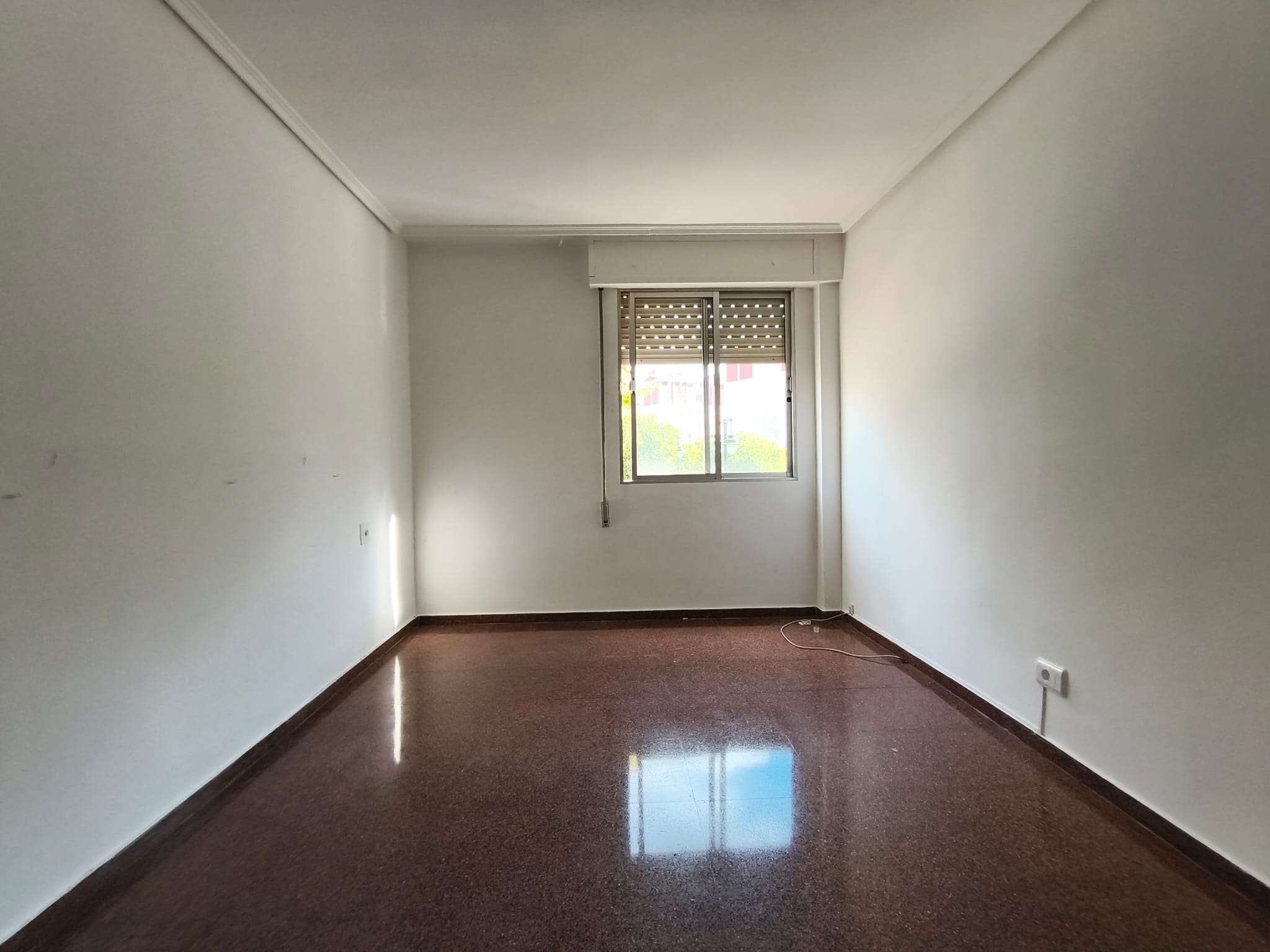 GROOT APPARTEMENT TE KOOP IN HET NOORDEN VAN ALCOY