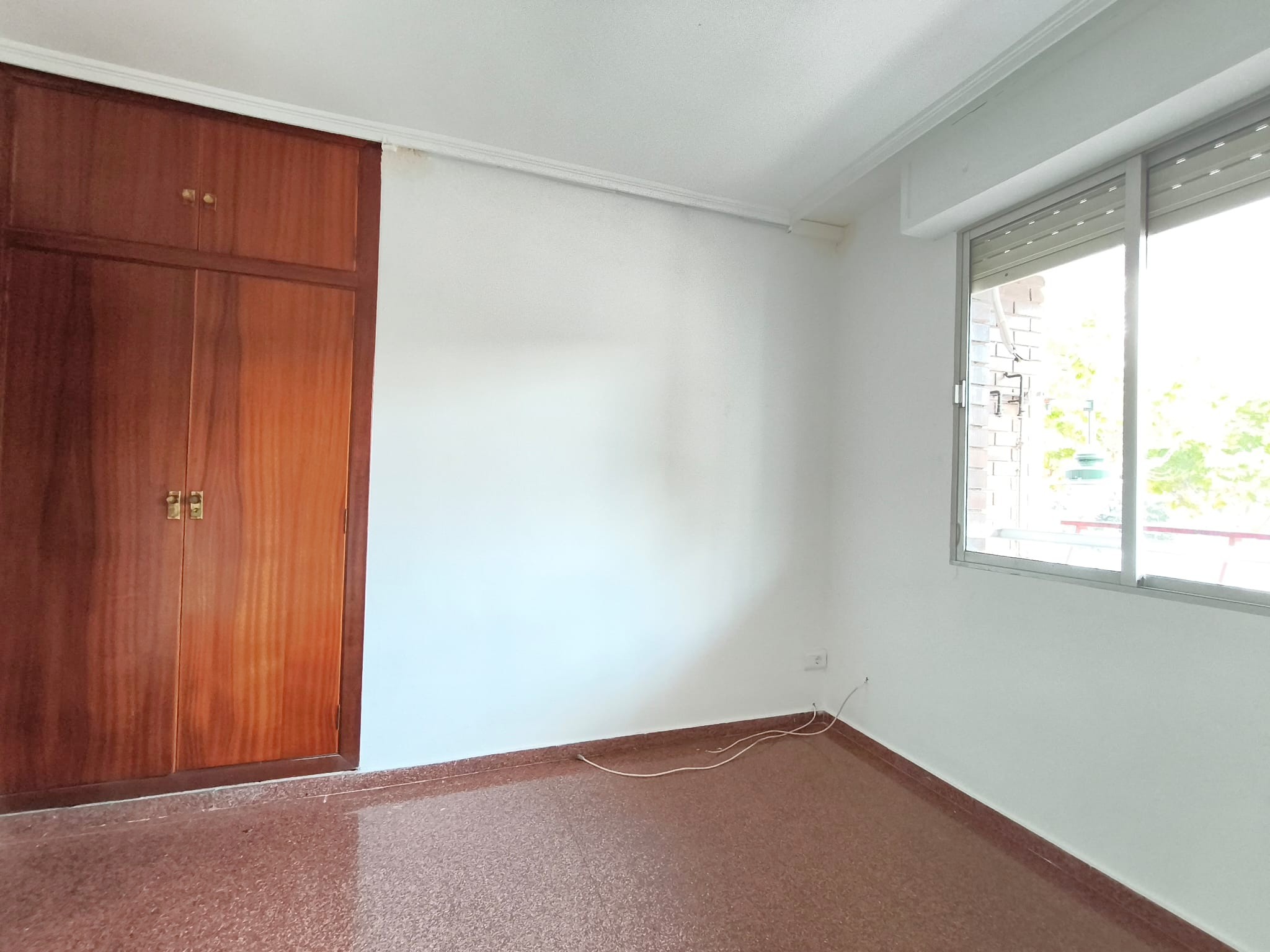GROOT APPARTEMENT TE KOOP IN HET NOORDEN VAN ALCOY