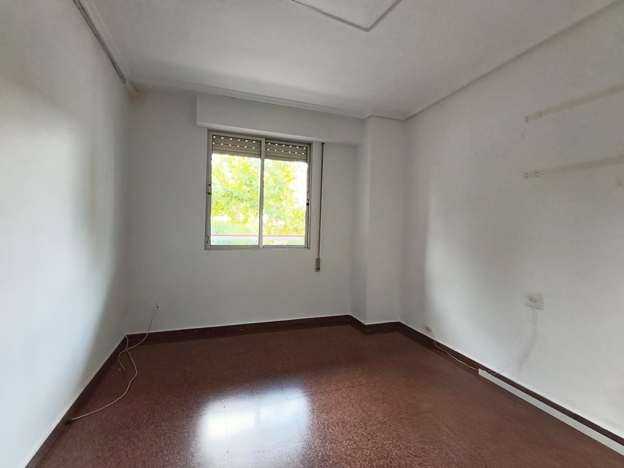 GROOT APPARTEMENT TE KOOP IN HET NOORDEN VAN ALCOY