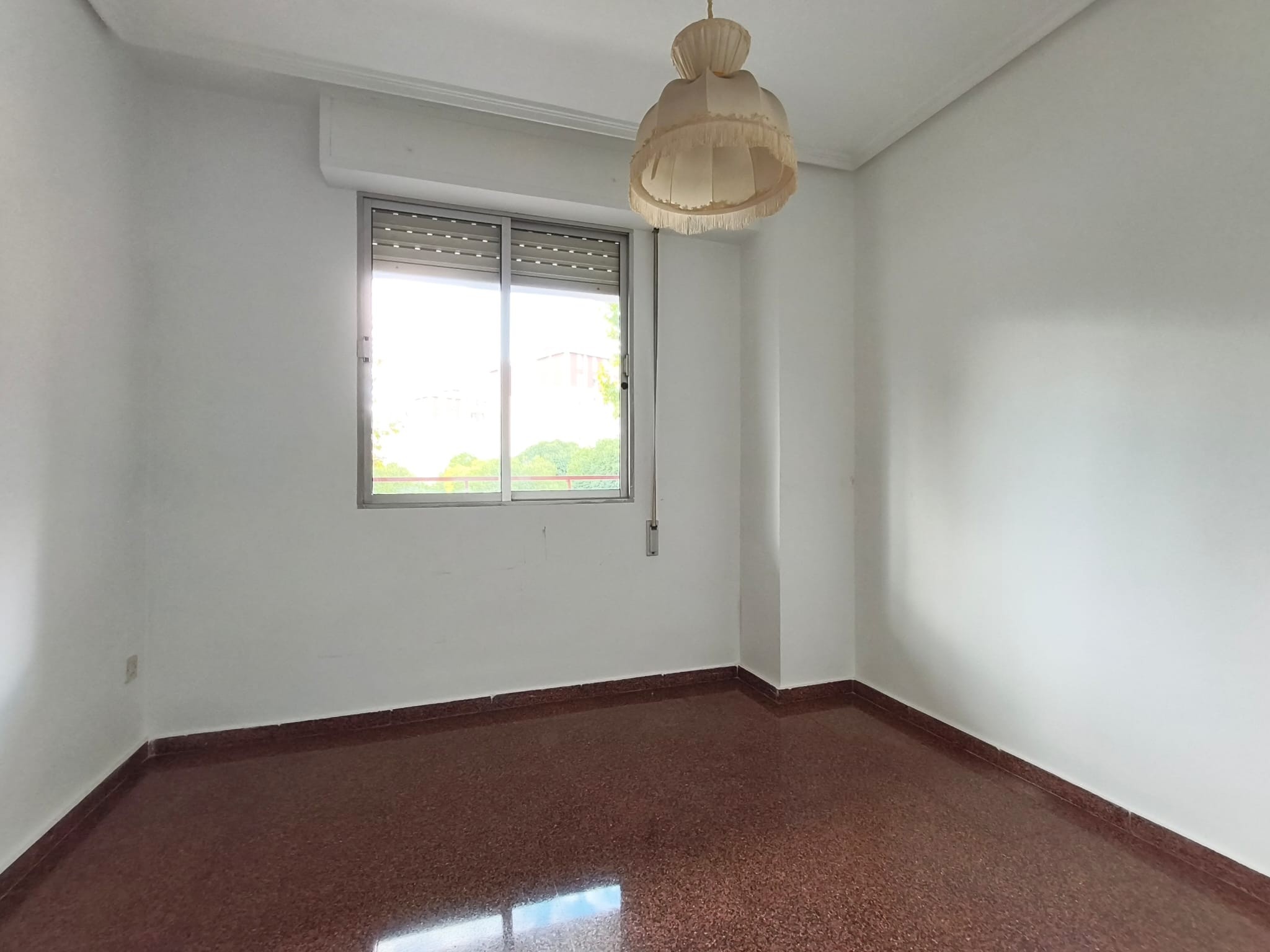 GROOT APPARTEMENT TE KOOP IN HET NOORDEN VAN ALCOY