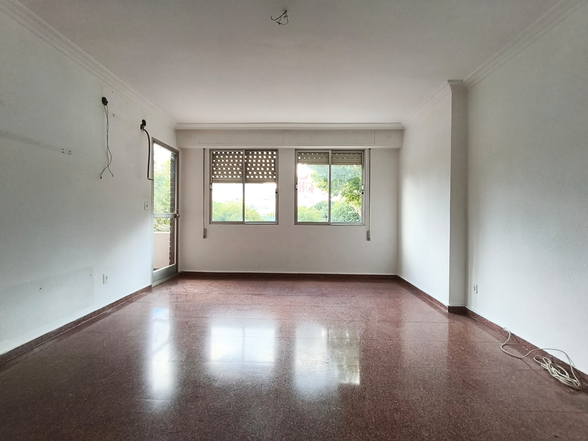 GROOT APPARTEMENT TE KOOP IN HET NOORDEN VAN ALCOY