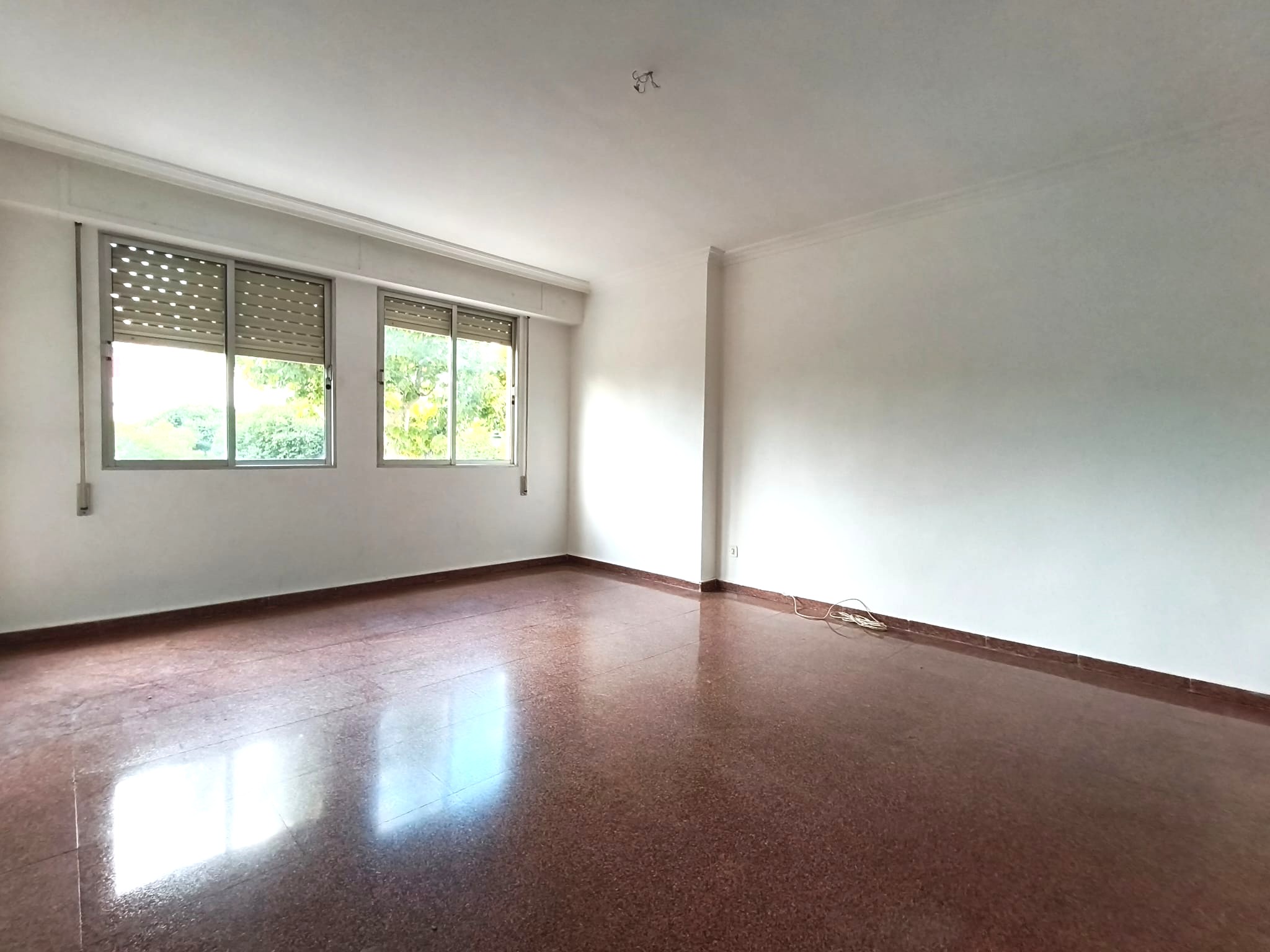 GROOT APPARTEMENT TE KOOP IN HET NOORDEN VAN ALCOY