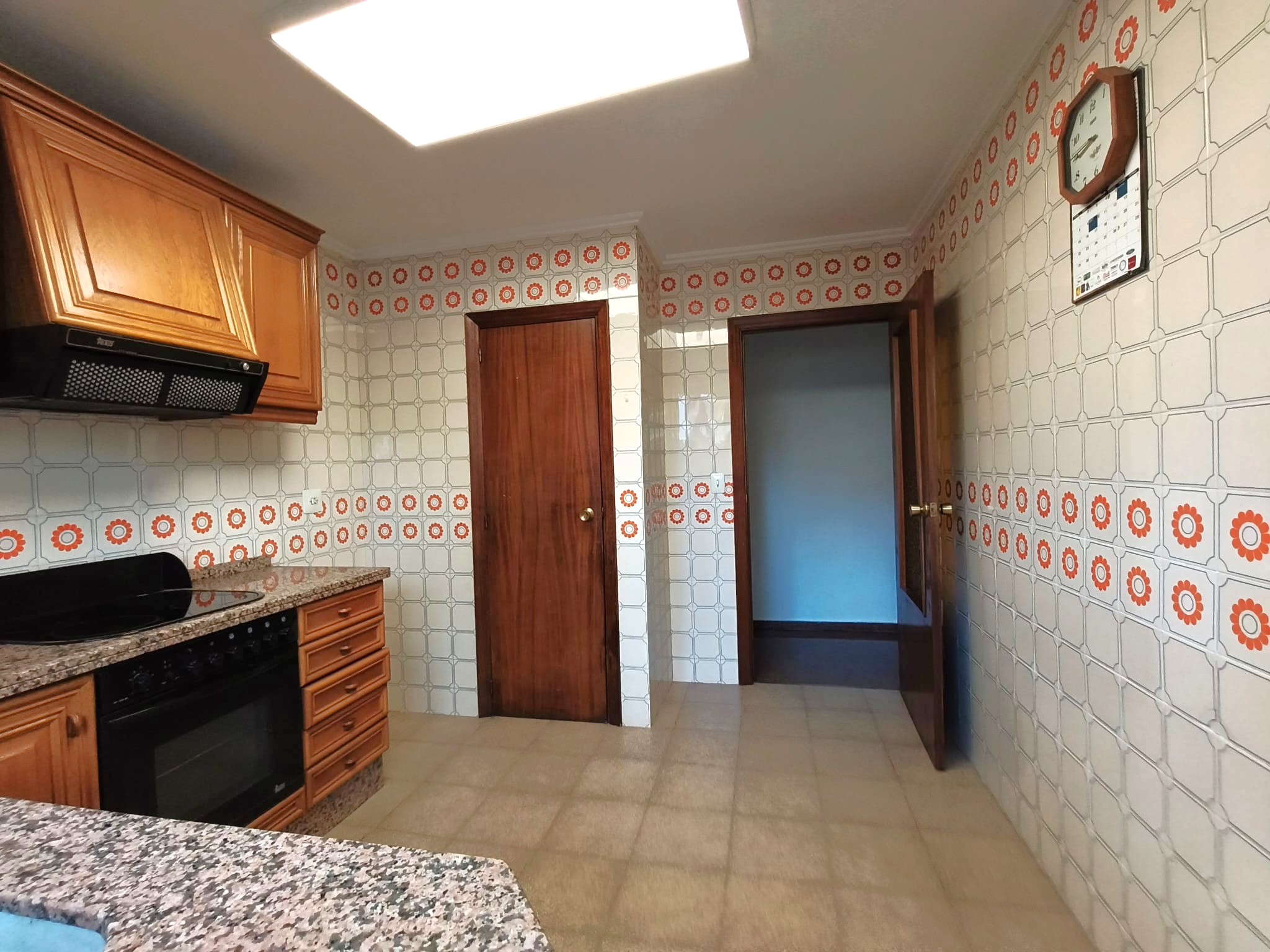 GROOT APPARTEMENT TE KOOP IN HET NOORDEN VAN ALCOY