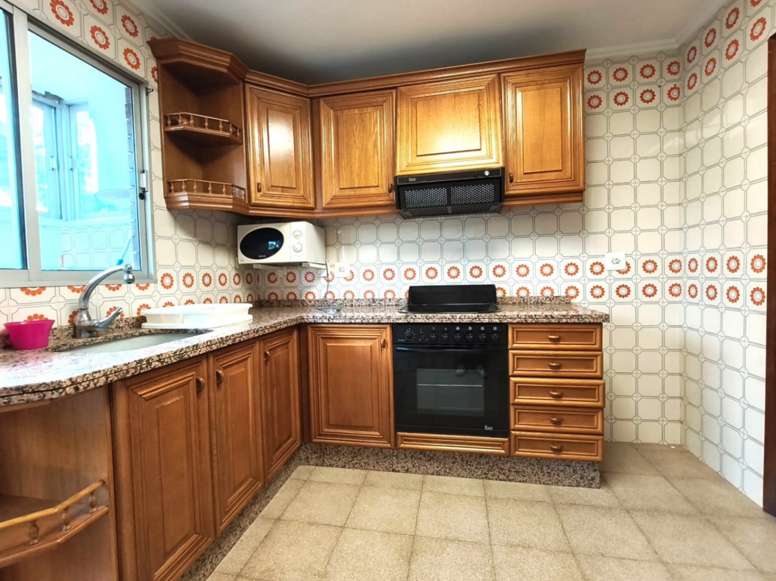 GROOT APPARTEMENT TE KOOP IN HET NOORDEN VAN ALCOY