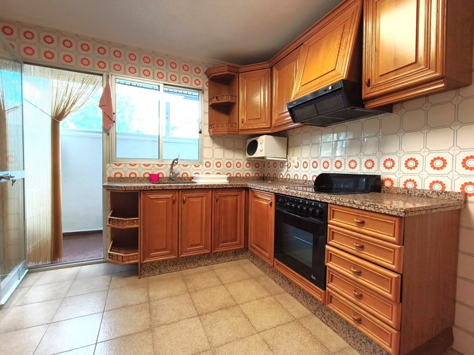 GROOT APPARTEMENT TE KOOP IN HET NOORDEN VAN ALCOY