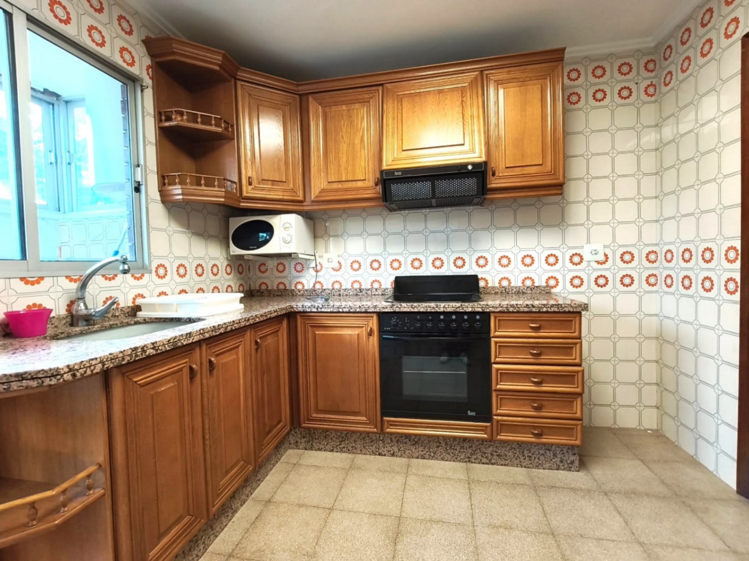 GROOT APPARTEMENT TE KOOP IN HET NOORDEN VAN ALCOY