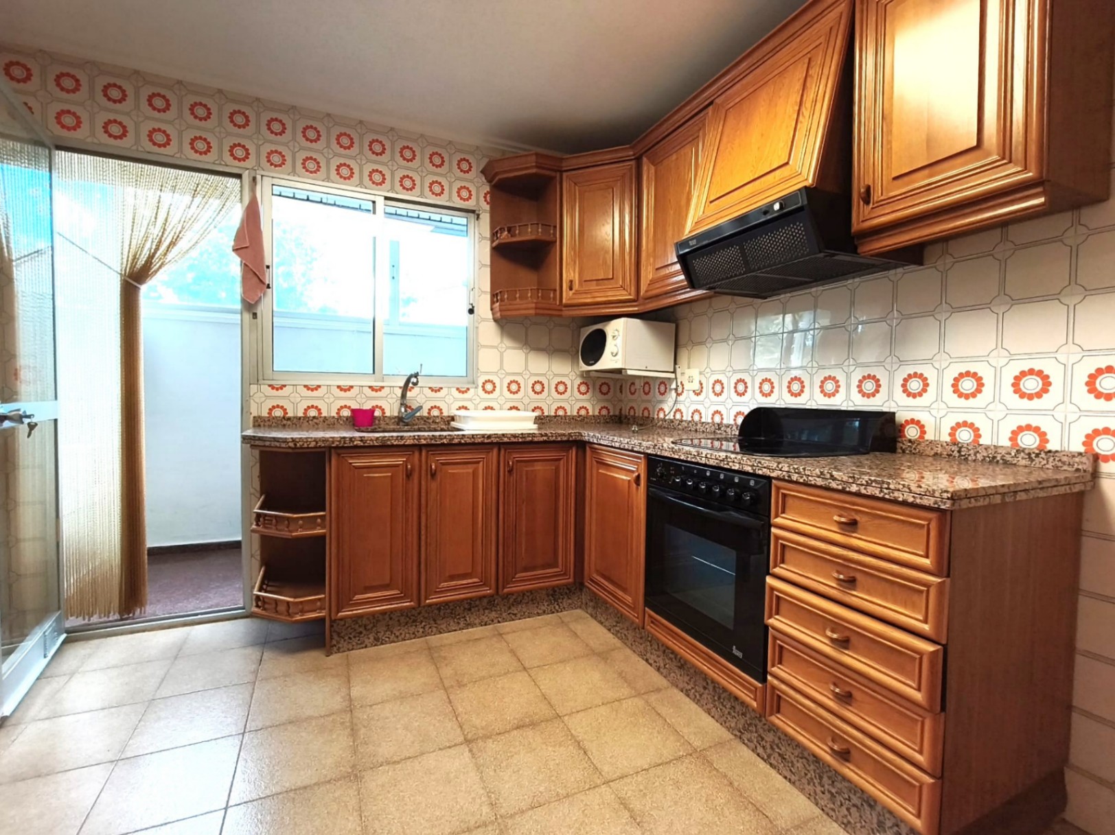 GROOT APPARTEMENT TE KOOP IN HET NOORDEN VAN ALCOY
