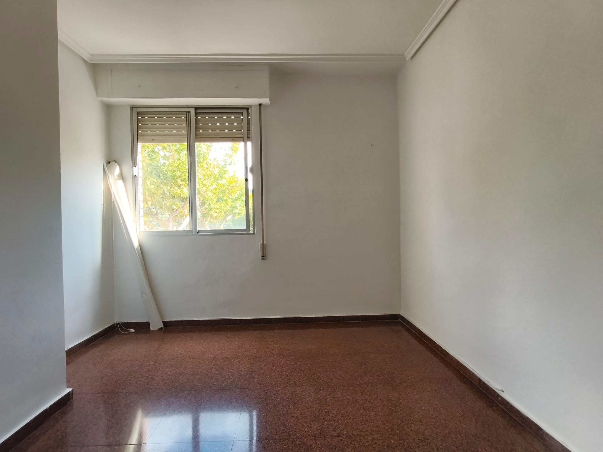 GROOT APPARTEMENT TE KOOP IN HET NOORDEN VAN ALCOY